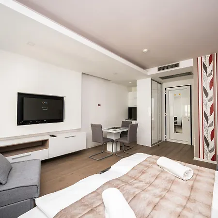 Modern And Design Quadruplex Near Cathedral