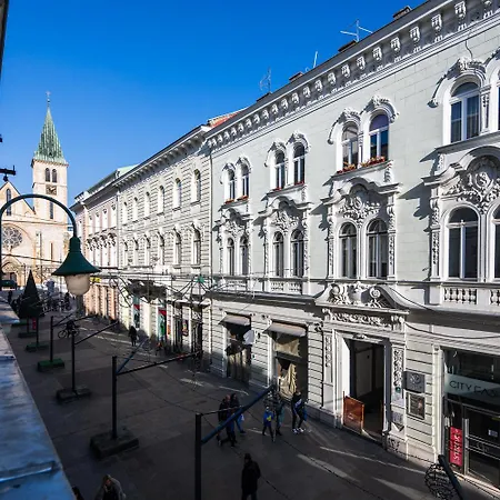 Modern And Design Quadruplex Near Cathedral Apartman *