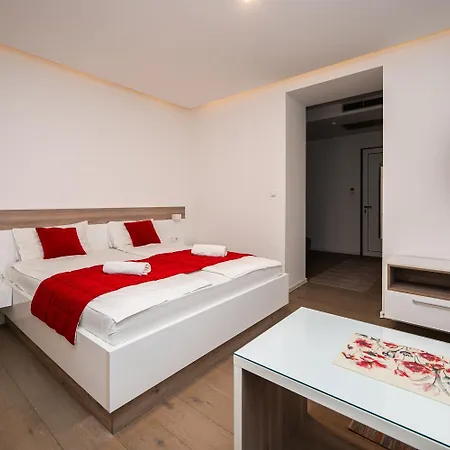 Modern And Design Quadruplex Near Cathedral Apartman